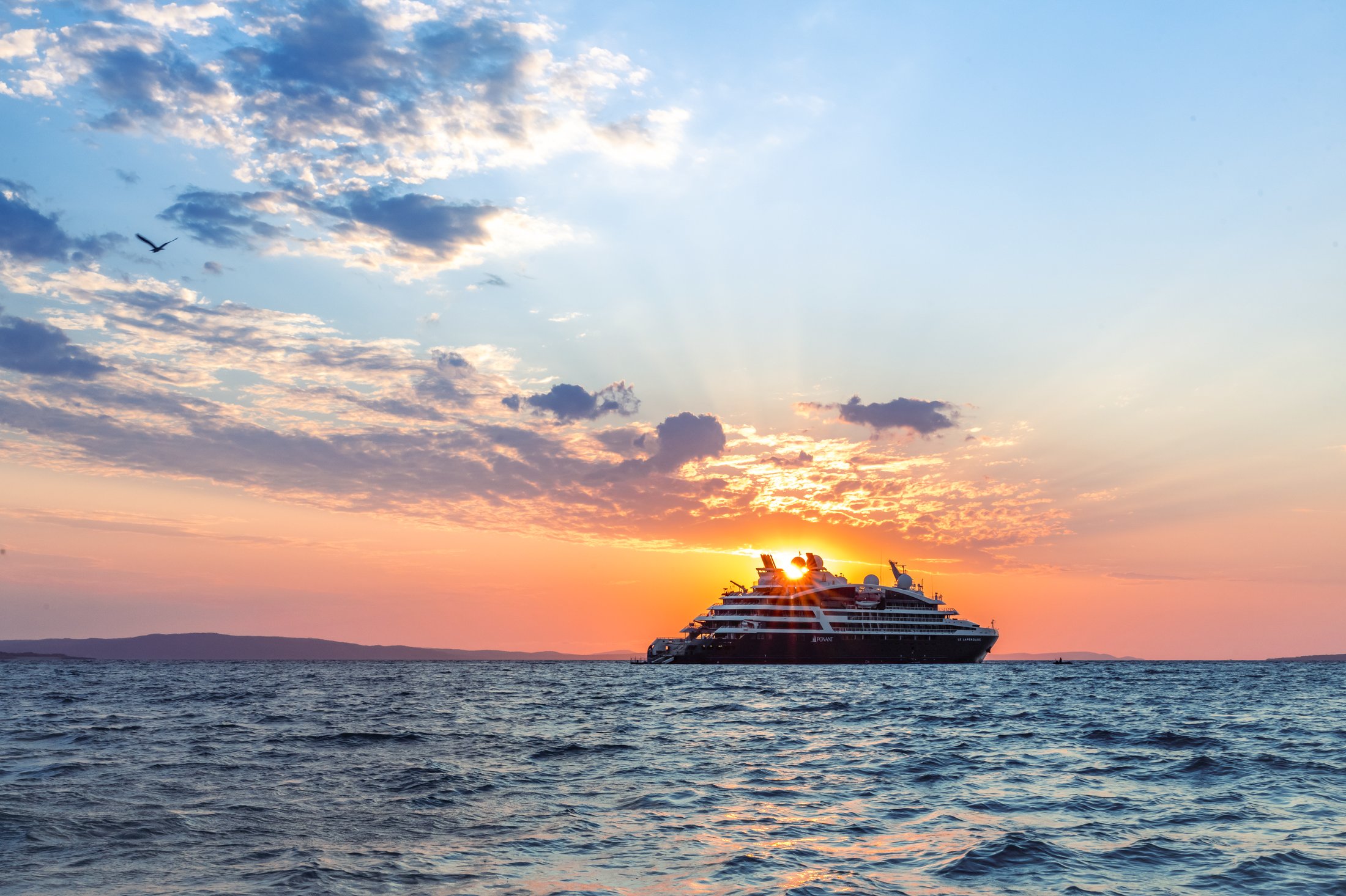 Série Explorer - Navigation au coucher du soleil